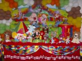 mesa decorada com arco