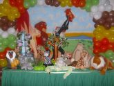 mesa decorada com arco