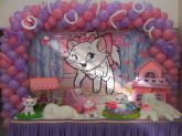 mesa decorada com arco