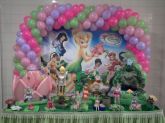 mesa decorada com arco